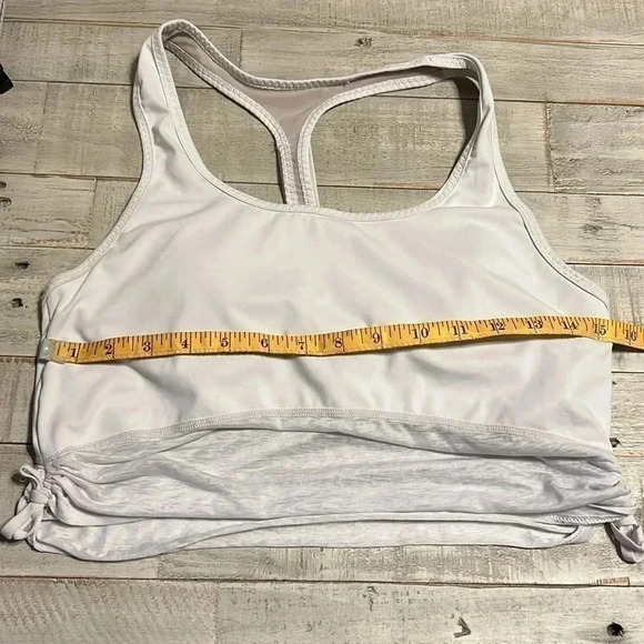 FABLETICS MEDIUM/LARGE (16inch pit) WHITE CROPPED ATHLETIC SHIRT - Picture 9 of 9